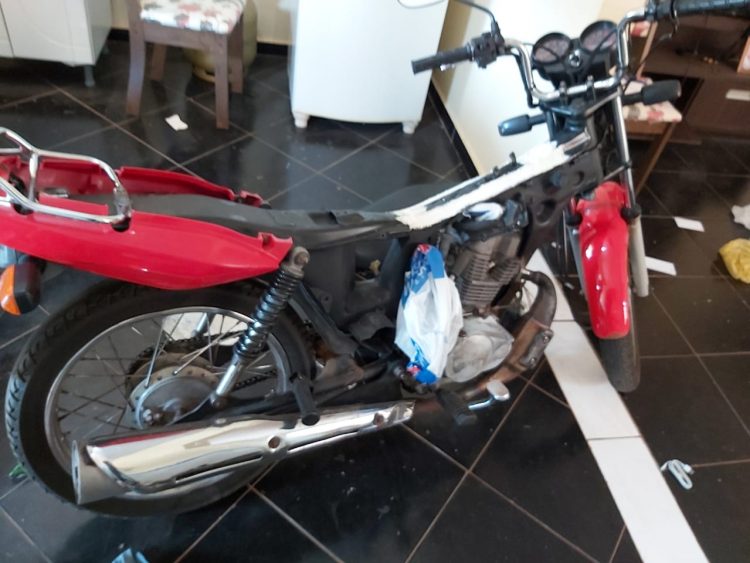 Trio é preso em flagrante por tráfico de drogas e posse irregular de arma de fogo