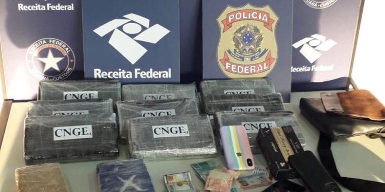 Fronteira: 12kg de cocaína é apreendido em fundo falso de veículo paraguaio