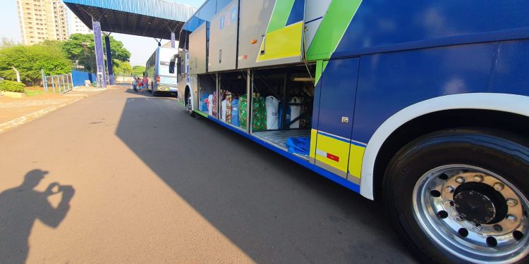 Mercadorias descaminhadas são encontradas em três ônibus pela Receita Federal