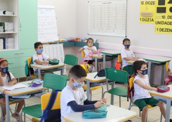 Secretaria da Educação de Foz do Iguaçu retoma aulas 100% presenciais