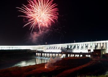 Itaipu anuncia volta da iluminação da barragem