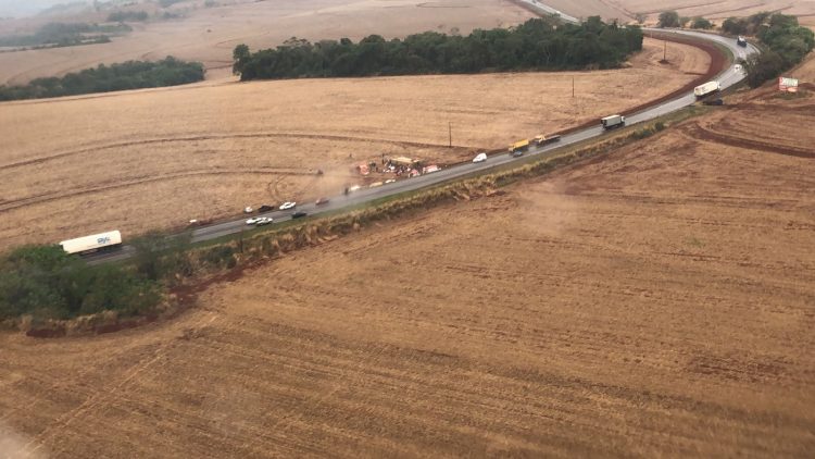 Acidente com ônibus deixa 35 pessoas feridas no oeste do Paraná