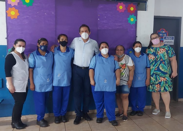 Chico Brasileiro visita escolas que tiveram projetos aprovados no Orçamento Participativo da região Sul