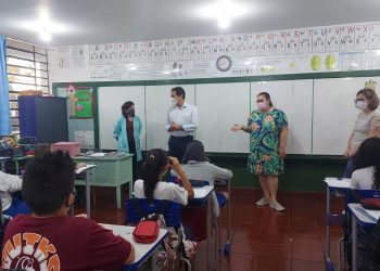 Chico Brasileiro visita escolas que tiveram projetos aprovados no Orçamento Participativo da região Sul