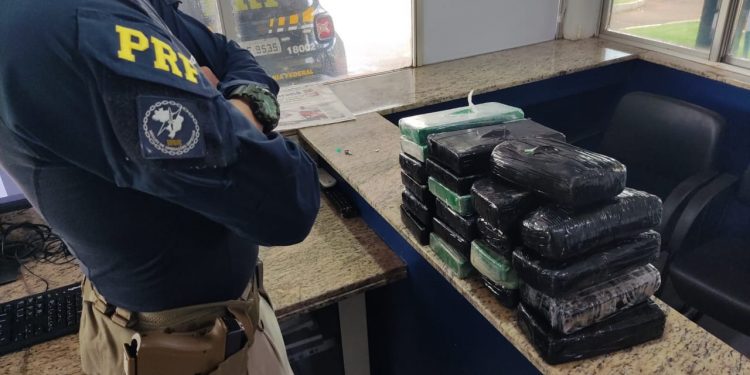 Doze quilos de cocaína são apreendidos pela PRF em Céu Azul