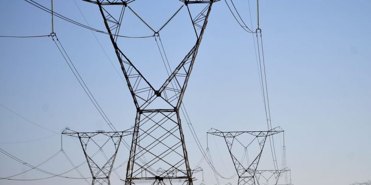 Governo anuncia leilão para compra simplificada de energia em outubro