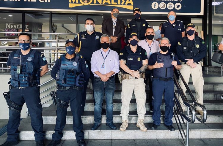 Motoristas de App irregulares passam a ser fiscalizados no Aeroporto de Foz do Iguaçu