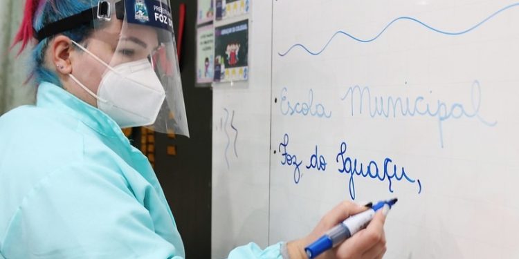 Secretaria da Educação alinha retorno presencial de 100% dos alunos com diretoras de escolas e CMEIs