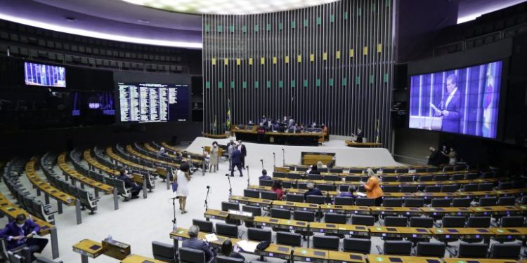 Câmara pode votar punição para quem divulgar imagens que promovam violência no trânsito