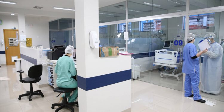 Paraná registra a menor taxa de ocupação de leitos Covid dos últimos 11 meses