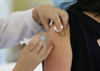 Estado atinge 90% da população adulta vacinada com 1ª dose neste sábado