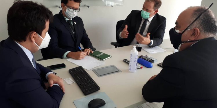 Paraná recebe 99 mil doses para adolescentes com comorbidades