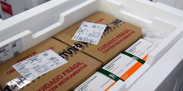 Ministério enviará 641.782 vacinas contra a Covid-19 ao Paraná; 187,8 mil chegam no sábado