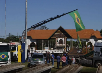 Manifestantes do Movimento Pró-Brasil ocupam hoje as estradas de Marechal Cândido Rondon
