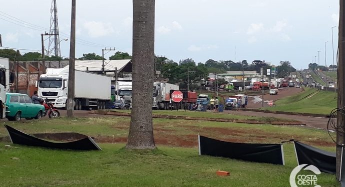 Paralisação de caminhoneiros já provoca falta de gasolina em Medianeira
