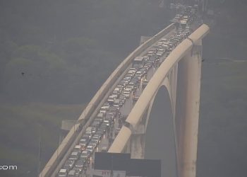 Manifestantes paraguaios bloqueiam acesso à Ponte da Amizade