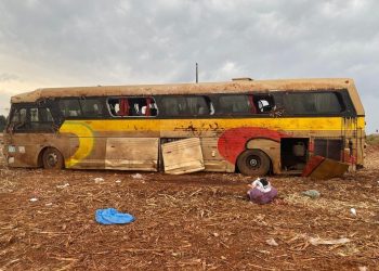 Ônibus que tombou em Ubiratã saiu de Foz do Iguaçu, diz PRF