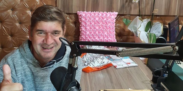 Radialista é morto e esposa e filho baleados em tentativa de assalto, em Ubiratã