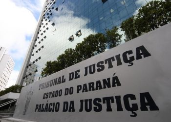 Prefeitura e TJ-PR entregam primeiros títulos de propriedade pelo programa Moradia Legal