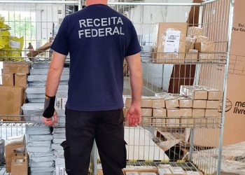 Receita apreende celulares e outros eletrônicos em galpão de e-commerce no paraná