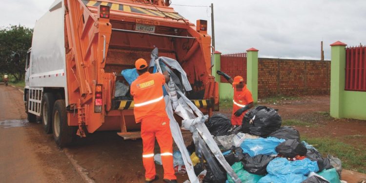 Taxa do Lixo pode ter aumento de 90% em Foz do Iguaçu