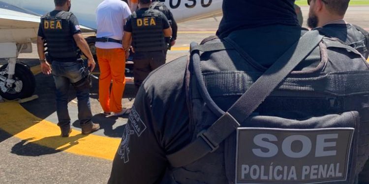 Presos em Ponta Porã são transferidos pelo Aeroporto de Foz do Iguaçu