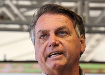 Bolsonaro diz que determinará redução da bandeira tarifária na luz
