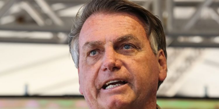 Bolsonaro diz que determinará redução da bandeira tarifária na luz