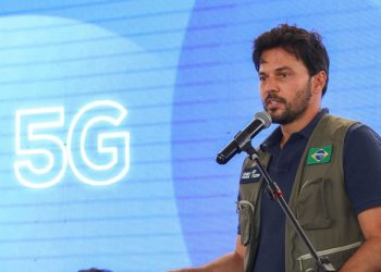 Investimentos do 5G vão universalizar internet no Brasil, diz ministro
