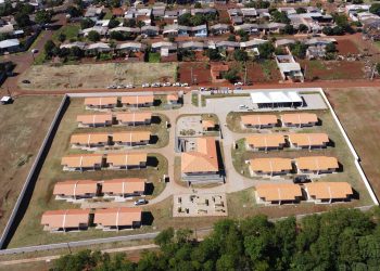 Governador inaugura condomínio para idosos com 40 casas em Foz do Iguaçu