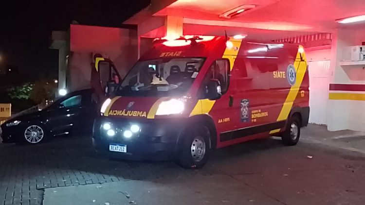 Idoso de 85 anos troca tiros com assaltantes fica ferido e possível assaltante é encontrado morto