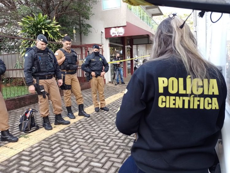 Idoso de 85 anos troca tiros com assaltantes fica ferido e possível assaltante é encontrado morto