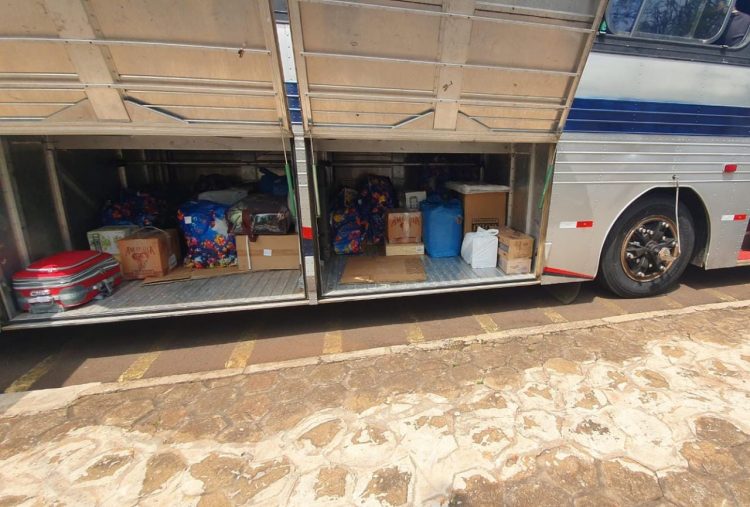Receita Federal e PRF retém dois ônibus em Santa Terezinha de Itaipu