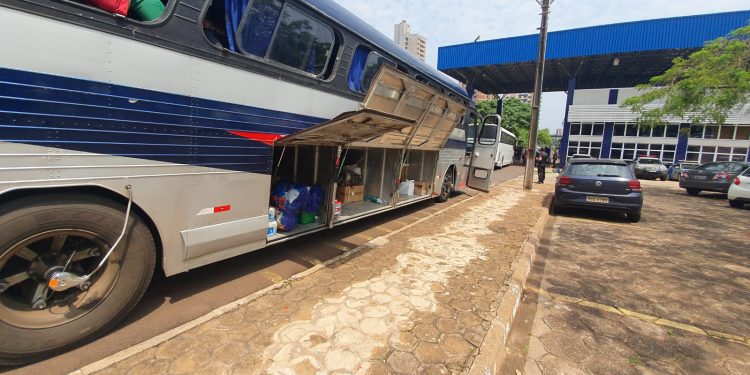 Receita Federal e PRF retém dois ônibus em Santa Terezinha de Itaipu