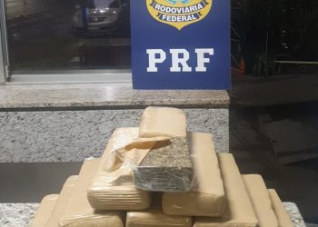 Maconha é apreendida em veículo paraguaio