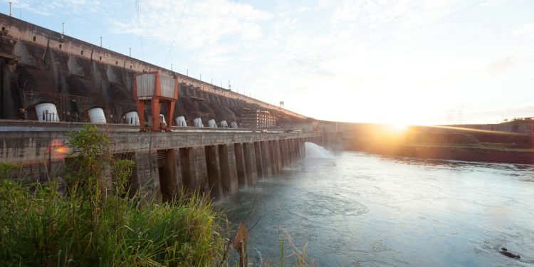 Itaipu atinge 50 milhões de MWh neste sábado (9)