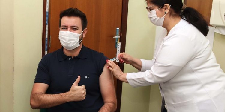 Secretária da Saúde antecipa segunda dose para quem tinha aplicação até o dia 13 de novembro