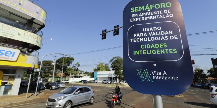 Manutenção é feita em semáforos inteligentes da Vila A
