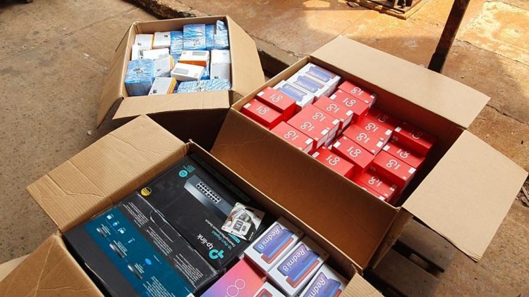 Receita Federal destina R$ 741 mil em eletrônicos, vestuários e outras mercadorias à prefeitura de Foz do Iguaçu