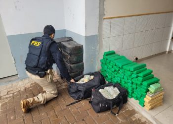 Três casais de Foz são presos em flagrante por tráfico de drogas pela PRF