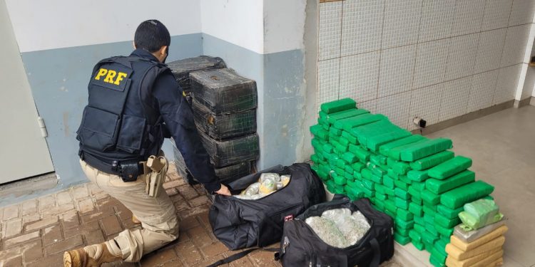 Três casais de Foz são presos em flagrante por tráfico de drogas pela PRF