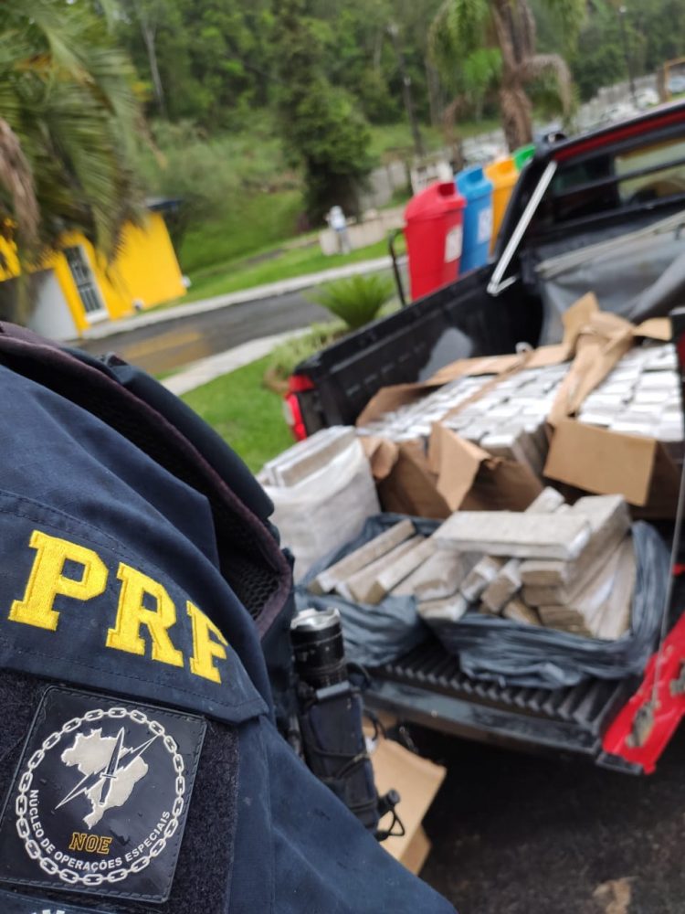 PRF apreende no Paraná mais de 1 tonelada de maconha