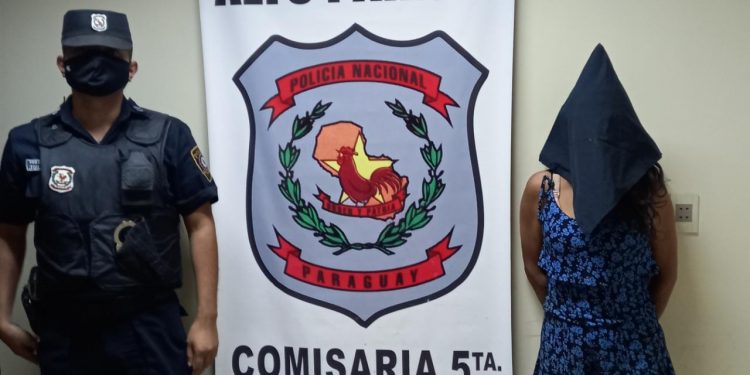 Mulher ateia fogo em casa com os filhos dentro em Hernandárias