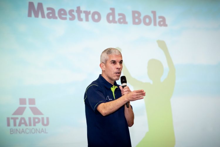 Projeto Maestro da Bola, patrocinado pela Itaipu, vai atender 300 crianças em vulnerabilidade social