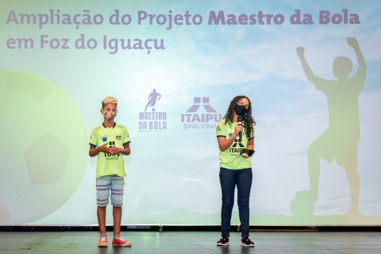 Projeto Maestro da Bola, patrocinado pela Itaipu, vai atender 300 crianças em vulnerabilidade social