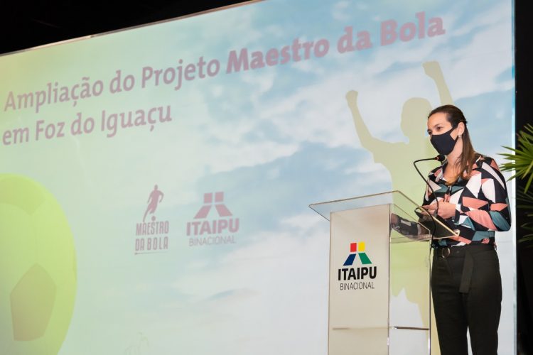 Projeto Maestro da Bola, patrocinado pela Itaipu, vai atender 300 crianças em vulnerabilidade social