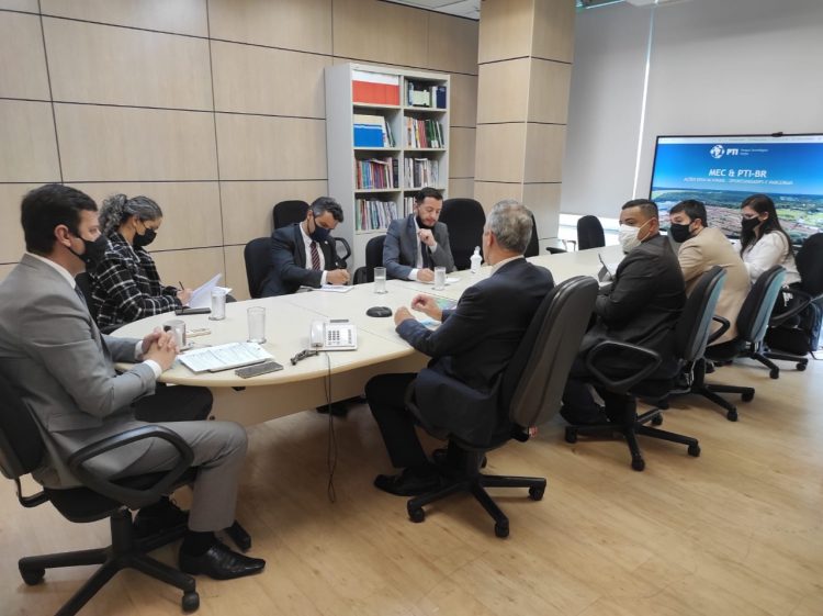 Parque Tecnológico Itaipu e o Ministério da Educação estudam iniciativas inovadoras para a educação