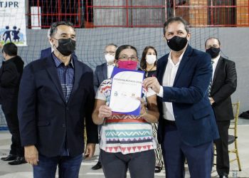 Programa Moradia Legal entrega título de propriedade aos moradores do Jd Paraná