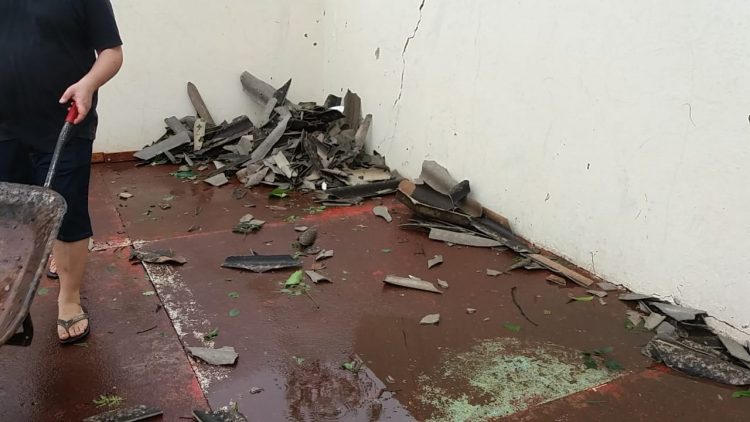 Seis escolas municipais e três CMEIs cancelam aulas devido ao temporal do fim de semana