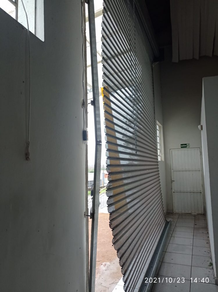 Seis escolas municipais e três CMEIs cancelam aulas devido ao temporal do fim de semana